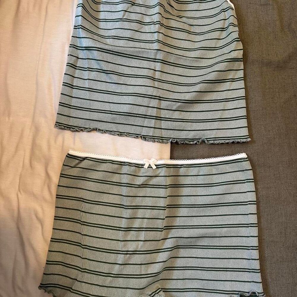 Anthropologie Women's Green and White PJ Set - Picture 2 of 4